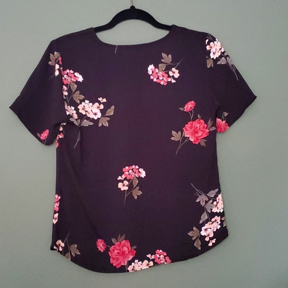 Dynamite black floral blouse - Picture 2 of 3